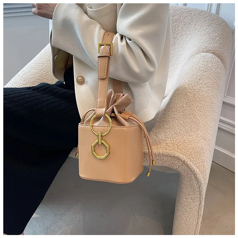 The Quinn Handbag - Image 6